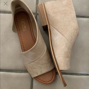 Tan Catherine Malandrino open toe sandals